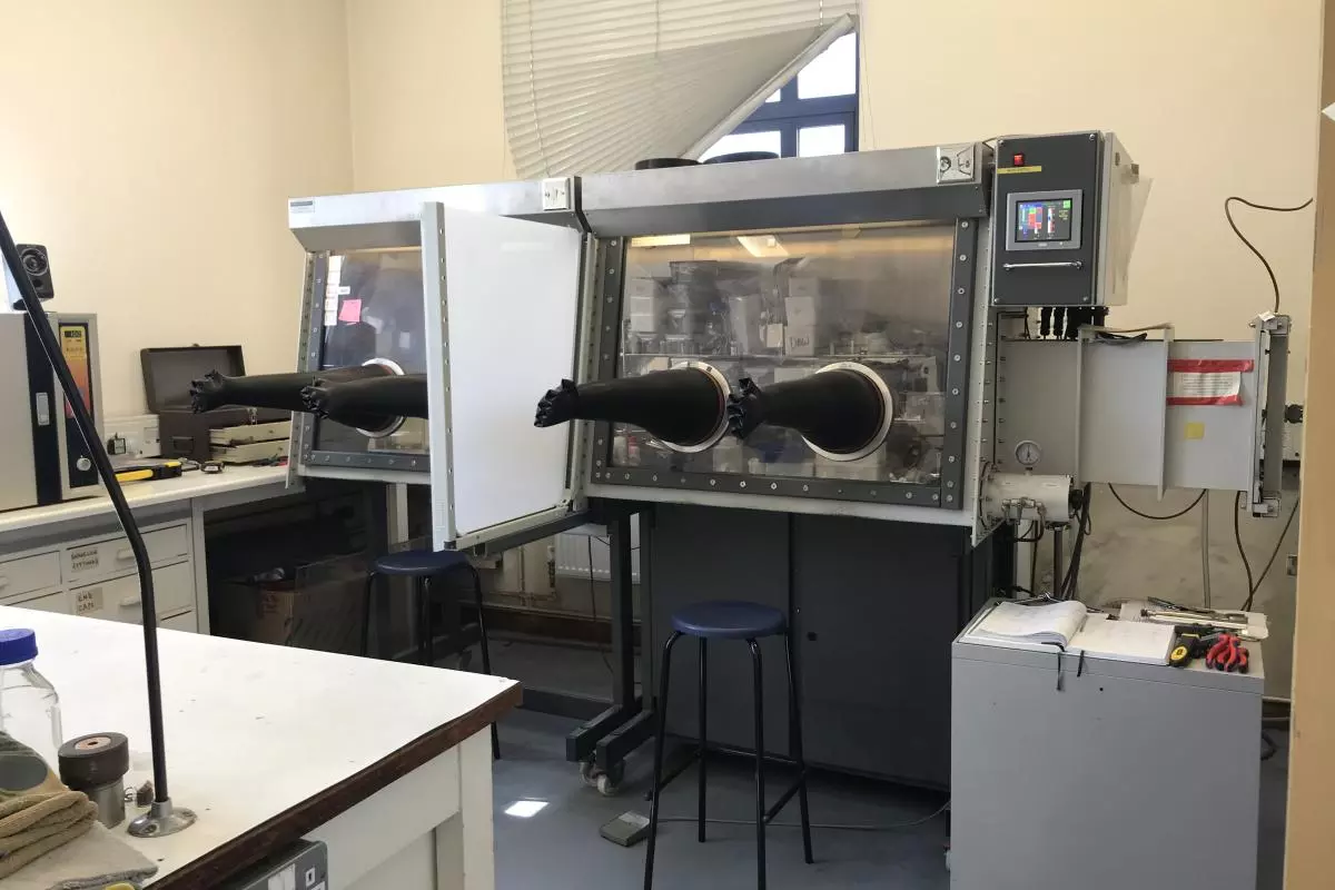 Dry Synthetic Glove Box
